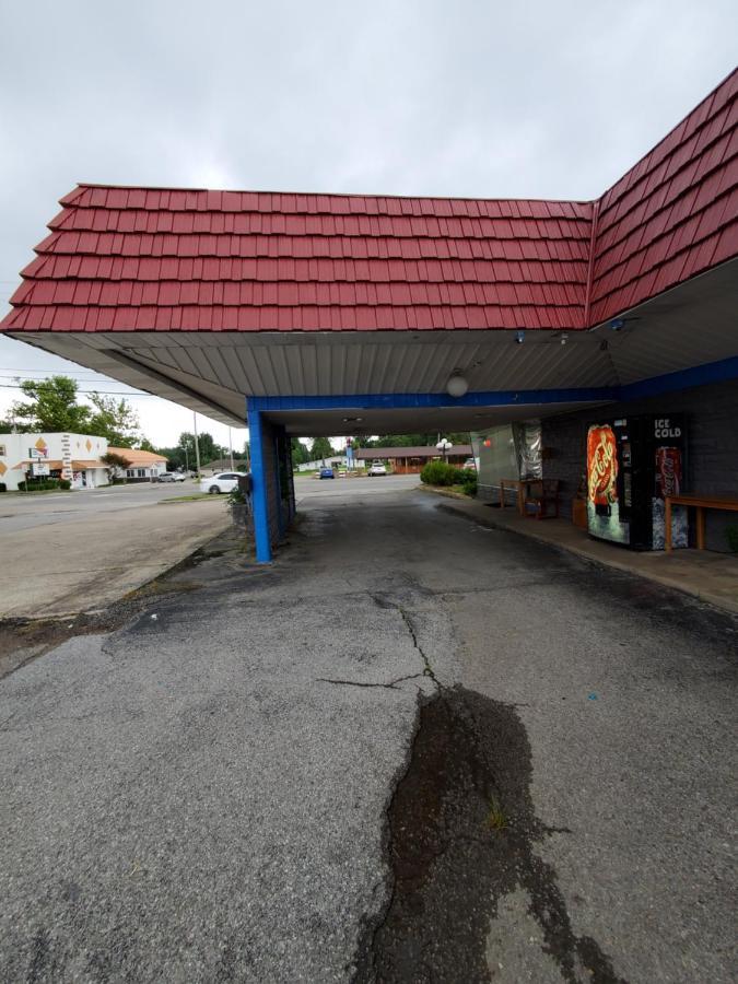 Gray Plaza Motel West Frankfort المظهر الخارجي الصورة