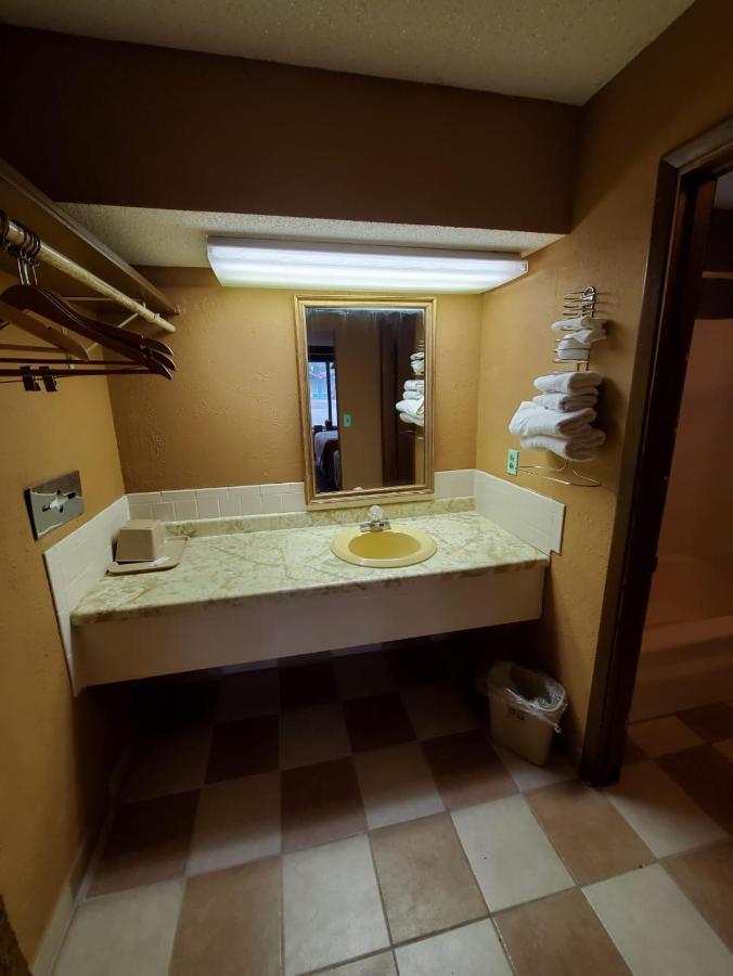 Gray Plaza Motel West Frankfort المظهر الخارجي الصورة