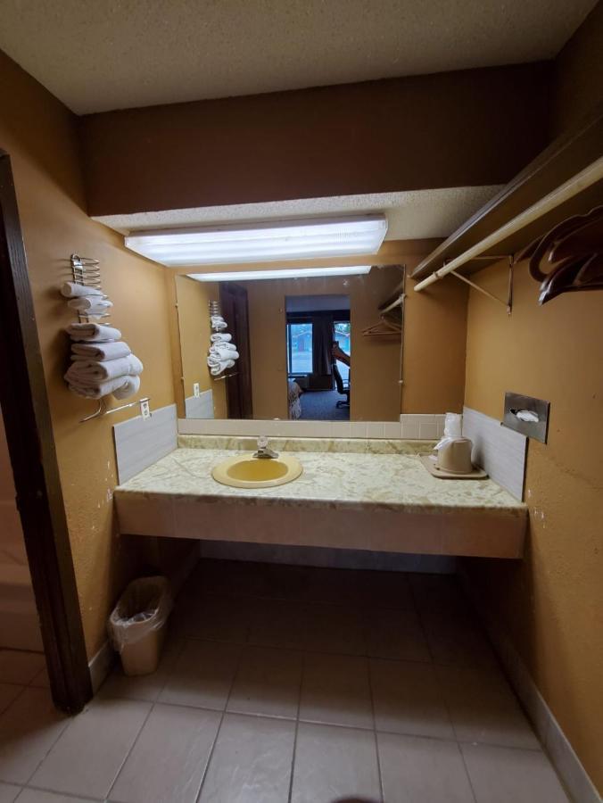 Gray Plaza Motel West Frankfort المظهر الخارجي الصورة