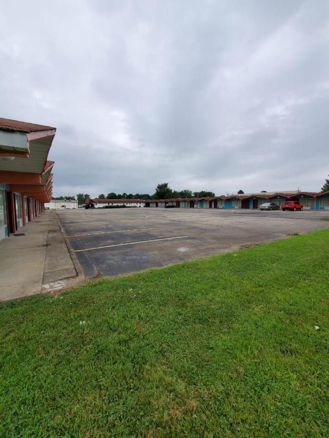 Gray Plaza Motel West Frankfort المظهر الخارجي الصورة