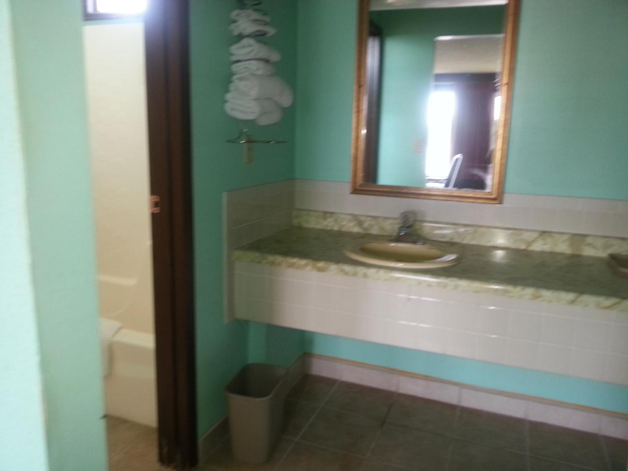 Gray Plaza Motel West Frankfort المظهر الخارجي الصورة